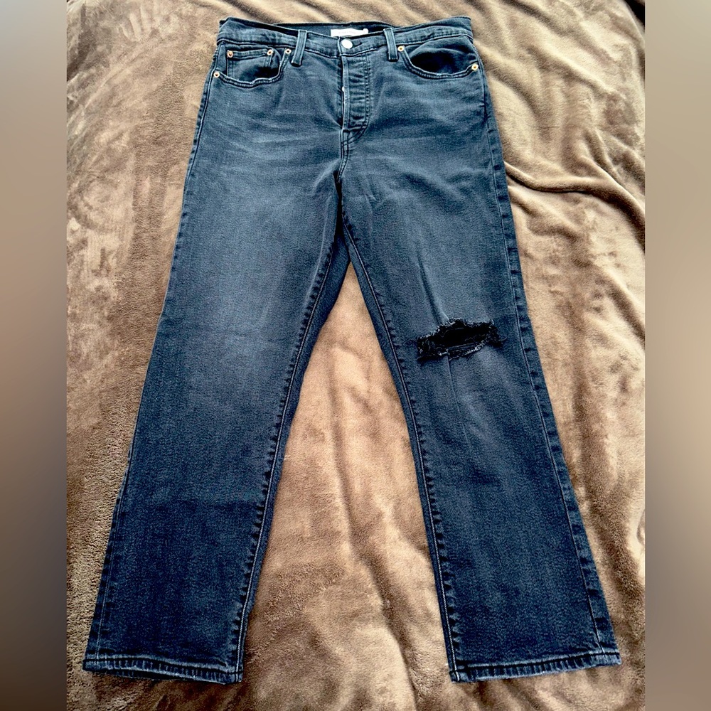 EUC Womens Levi Wedgie Straight Size 31